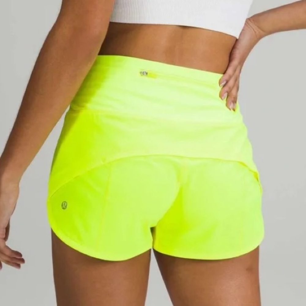 Lululemon Speed Up High-Rise Lined Short 4"
- Highlight Yellow, Size 4